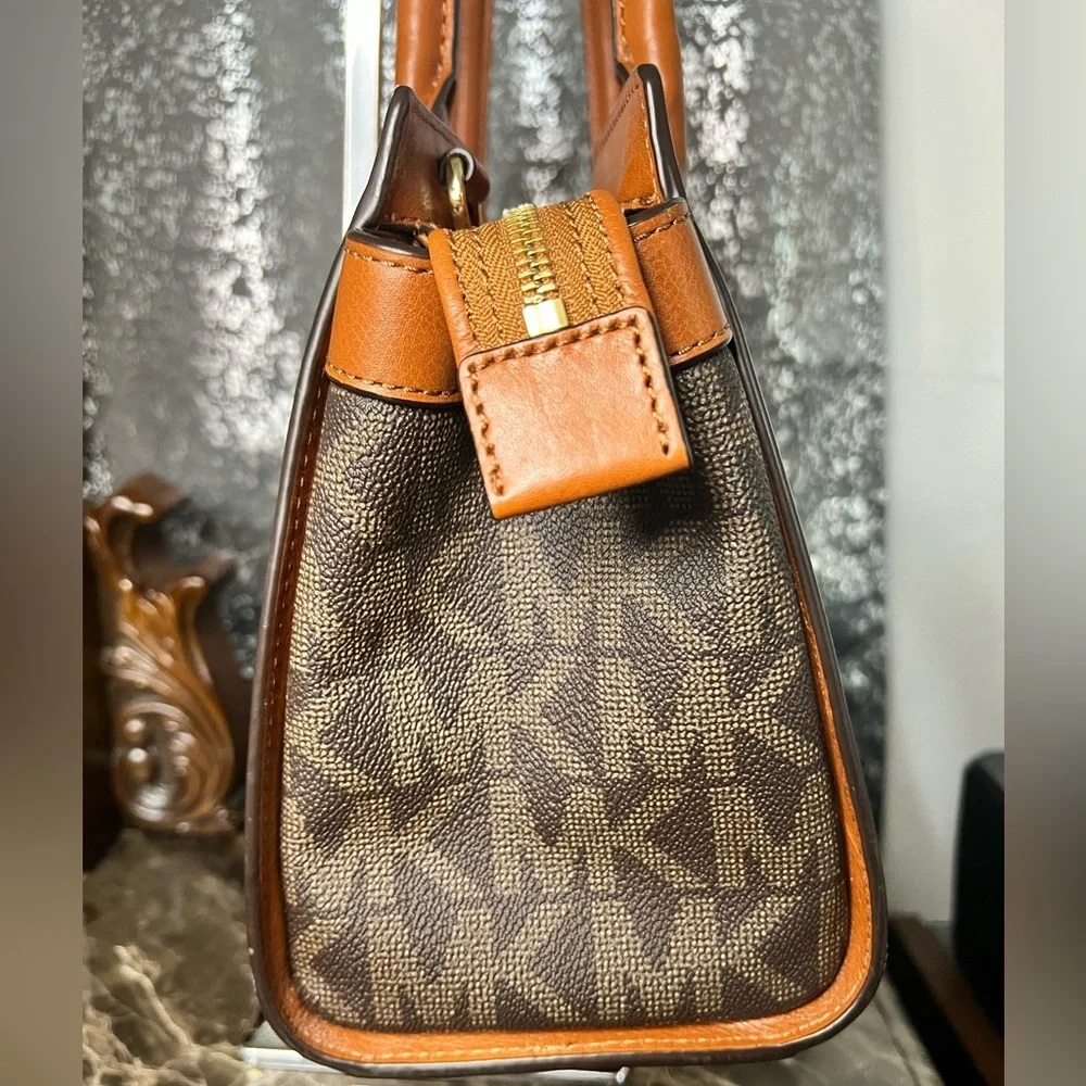 Michael Kors: Medium Selma Satchel Tote Bag in Signature Brown Logo
